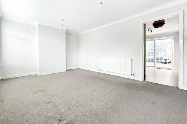 50, Woodhurst, Chatham photo 5