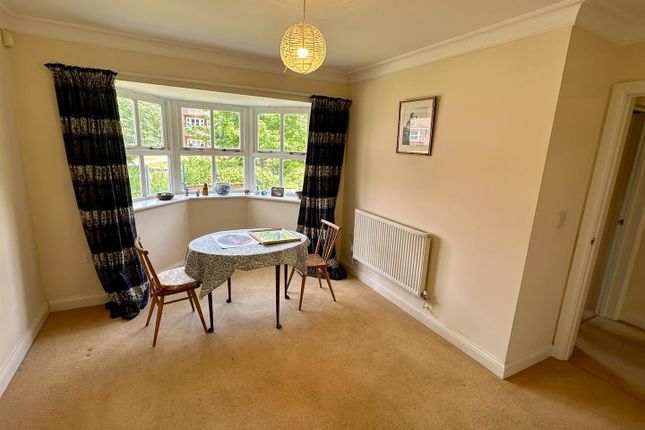 22, Woodfield Gardens, Hereford photo 4