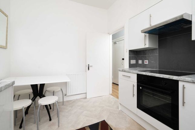 7a, Vicarage Grove, London photo 4