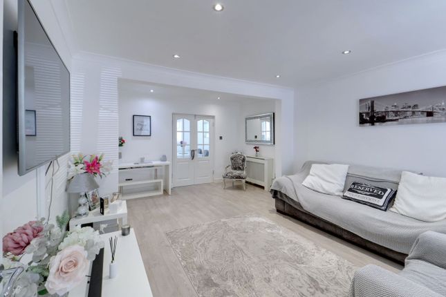 51, Ingrebourne Road, Rainham photo 3