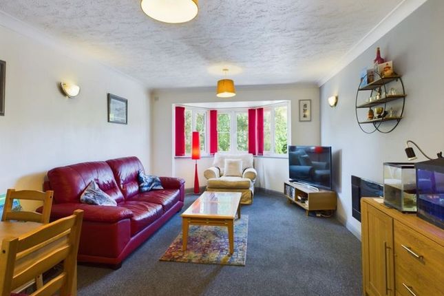 Thumbnail Flat for sale in Hadlow Road, Tonbridge