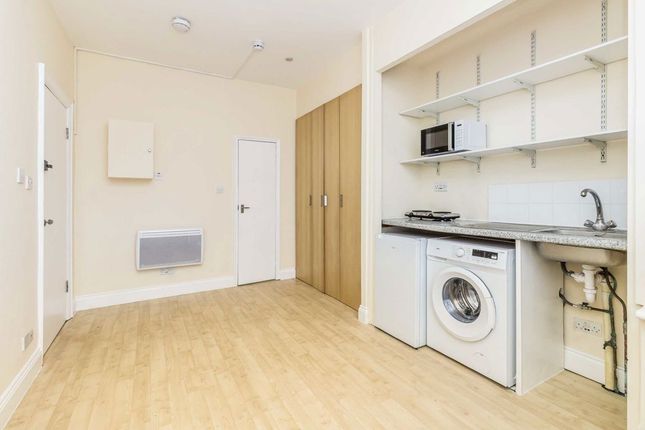 Flat 6, 29, Arden Road, London photo 3