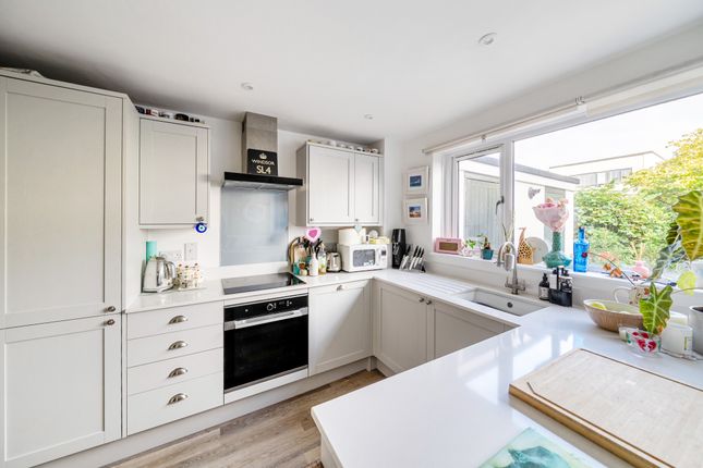 6, Cavalry Crescent, Windsor photo 2