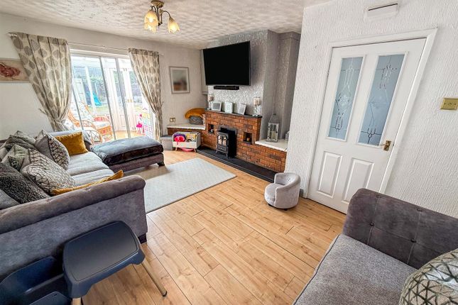 5, Coronation Drive, Chirk photo 4