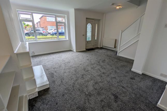 14, Bullwell Crescent, Waltham Cross photo 4