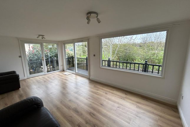 Mobile/park home for sale in The Elms, Lippitts Hill, Loughton