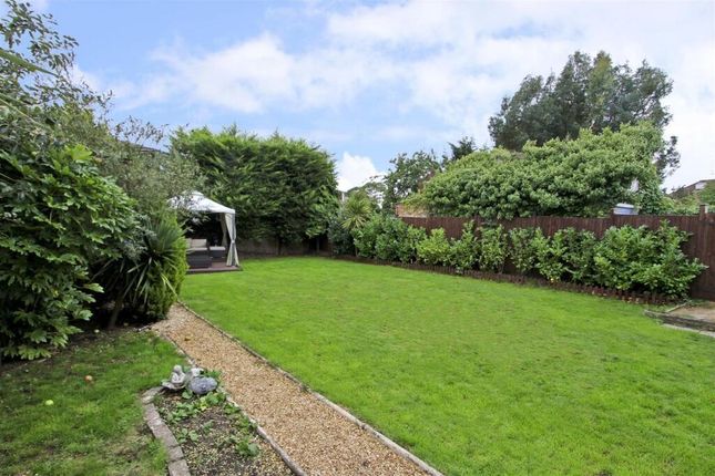 29, Keswick Gardens, Ruislip photo 2