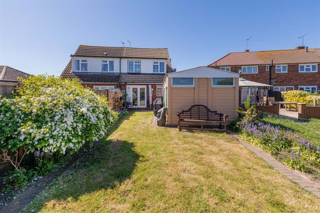 9, Haywards Mead, Windsor photo 2