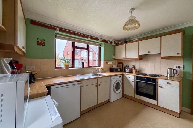 2, Orchard Close, Colchester photo 3