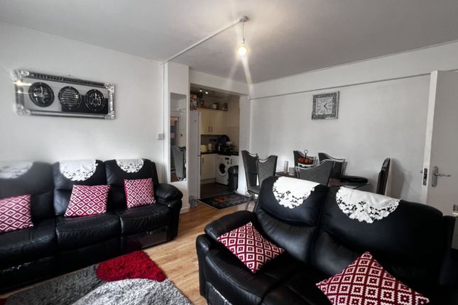 Triplex for sale in Wellesley Court, Maida Vale, St.Johns Road