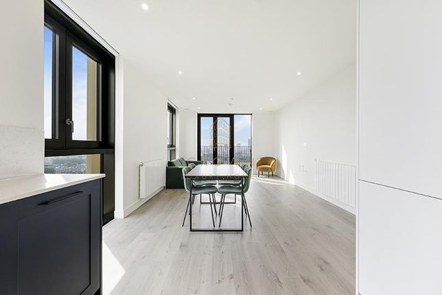 2403 Menara Point, 1 Affinity View, London photo 3