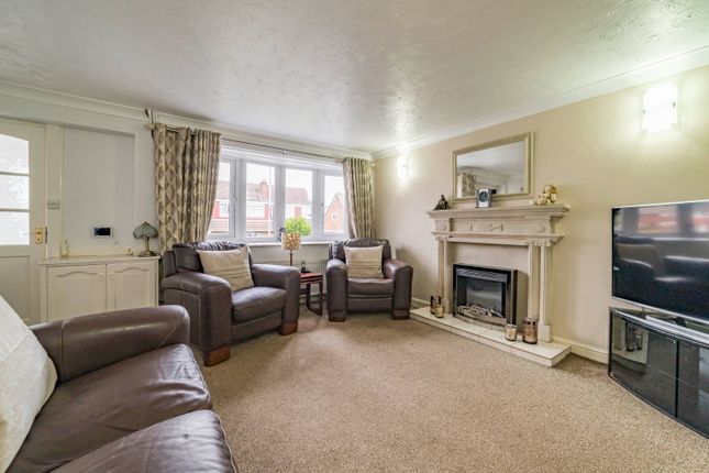21, Severn Road, Heywood photo 4