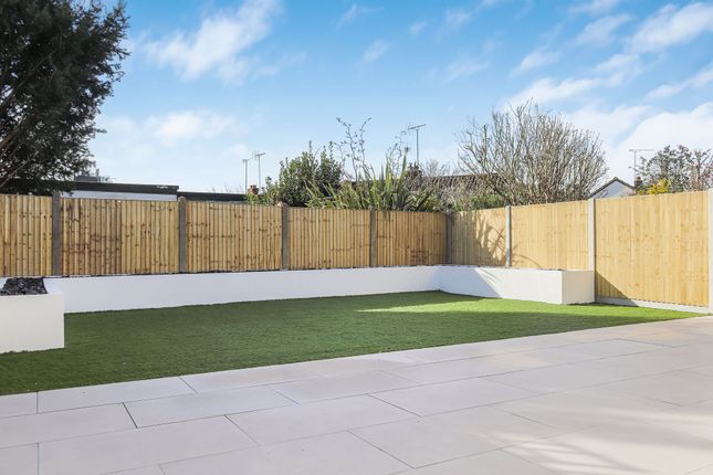 82 Byrne Drive, Southend-On-Sea photo 4