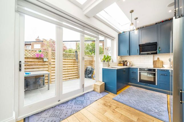 18, Fairlawn Avenue, London photo 3