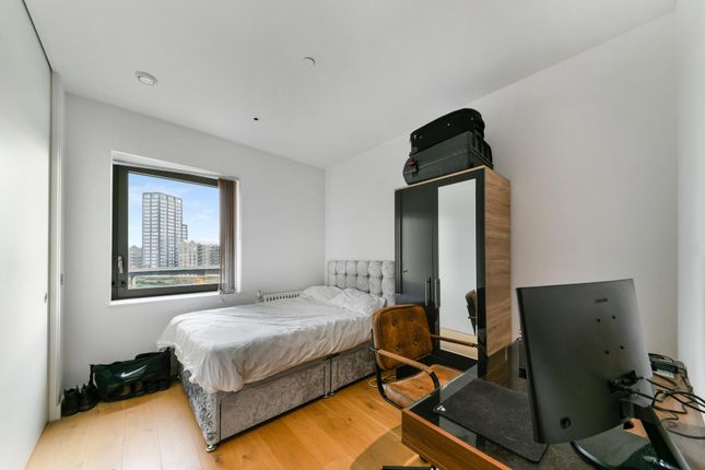 Flat for sale in Hercules House, London