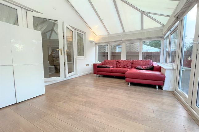 3 Friern Close, Cheshunt, Waltham Cross photo 3