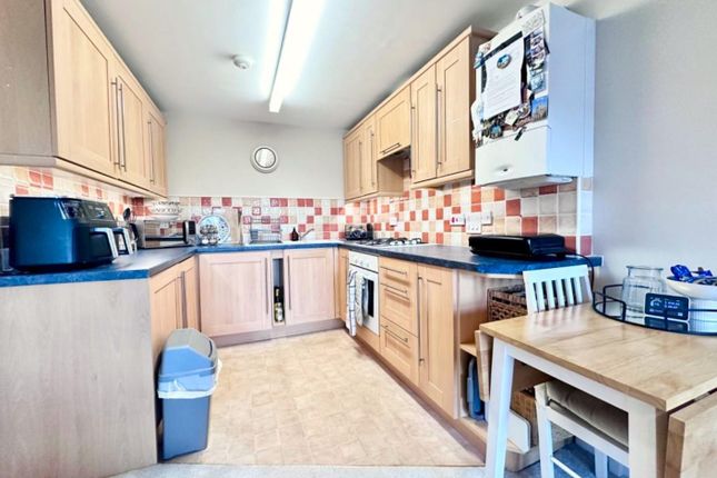 Flat for sale in Gloucester Mews, Weymouth