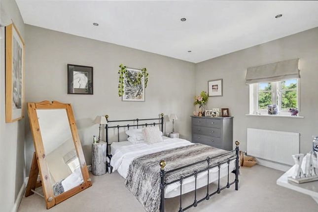 12 St. Marys Road, Newmarket photo 4