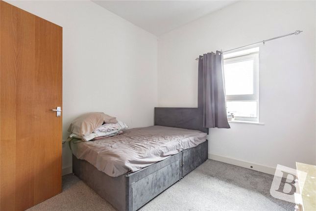 6, Frome Court, Romford photo 4
