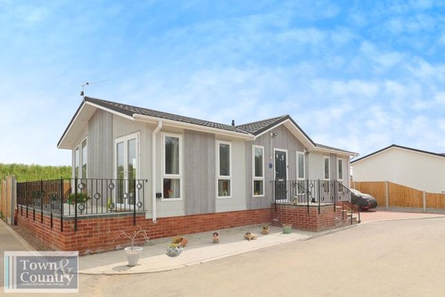Thumbnail Lodge for sale in Oakleigh Park, Weeley