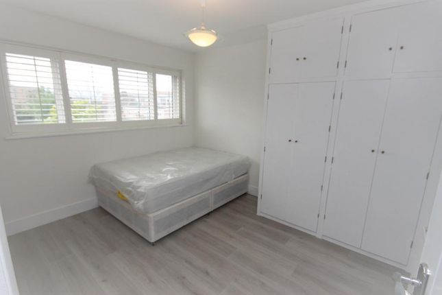 Room to rent in Templemead Close, East Acton, London