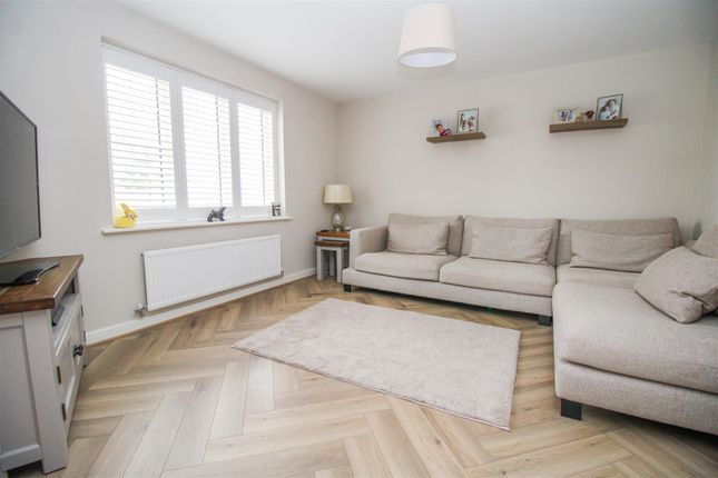 11, Brambling Crescent, Old Harlow photo 4