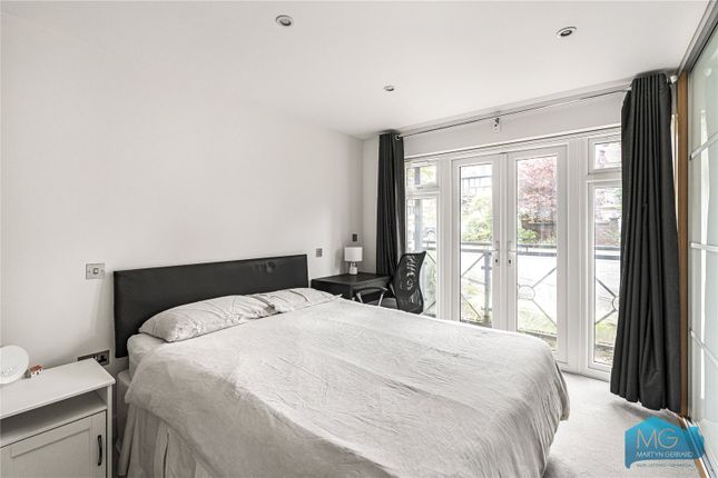 Flat 2, Minerva Court, 47, Holden Road, London photo 4