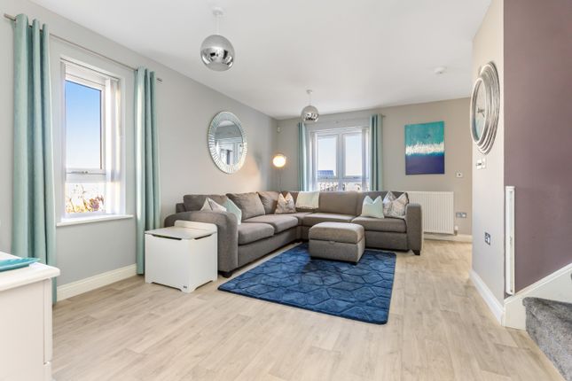 127, Milligan Drive, Edinburgh photo 3