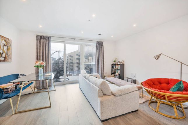 Flat for sale in Moorhen Drive, Hendon, London