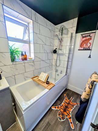 8, Thorntree Lane, Swadlincote photo 4