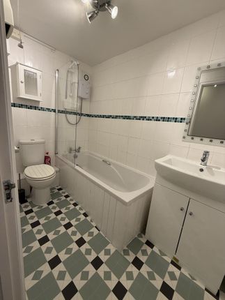 Flat, 4, The Old Mill, Launceston photo 5