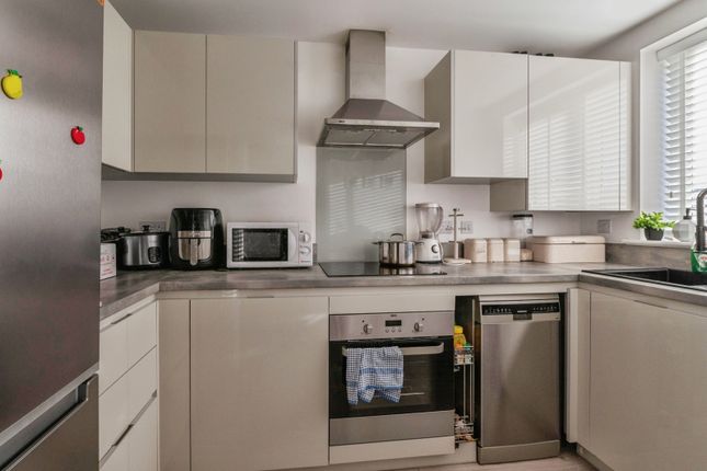 1, Killarney Crescent, Grays photo 3