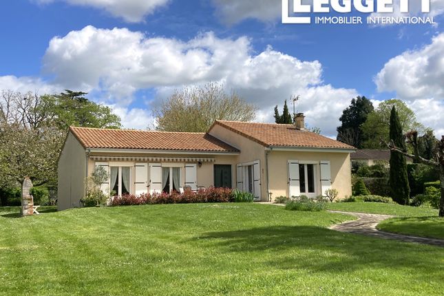 Thumbnail Villa for sale in L'isle-Jourdain, Vienne, Nouvelle-Aquitaine