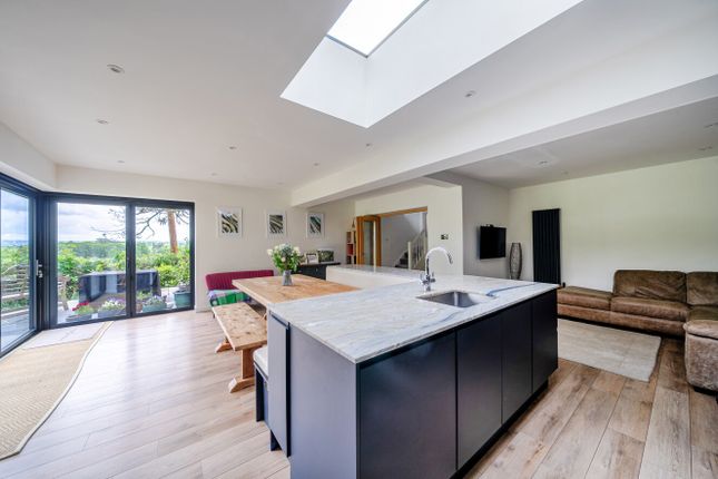 10, Mount Close, Woking photo 4