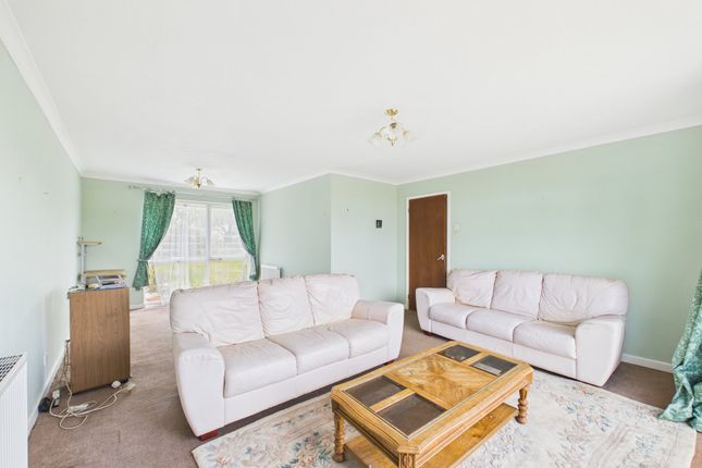 11, Furze Gardens, Bude photo 3