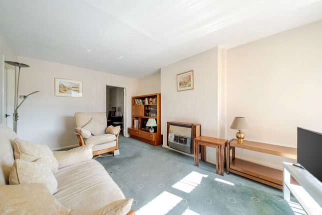 5, Boltons Close, Pyrford photo 4