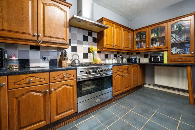 135, Thomas Street, Caerphilly photo 4