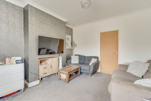 23 Raisen Hall Road, Sheffield photo 4