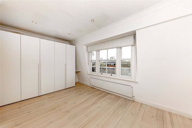 Flat for sale in Cornwall Crescent, London