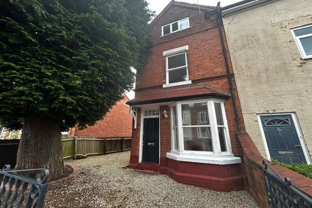 End terrace house to rent in Greenfield Road, Birmingham