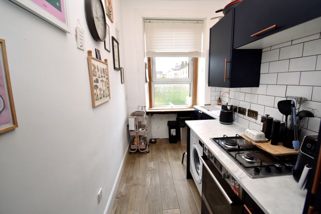 Flat 2/2, 33 Trafalgar Street, Greenock PA15 4LZ photo 3