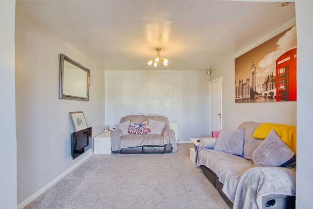 14 Arnside Close, Chesterfield photo 3