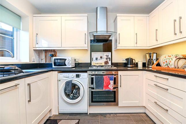 Flat 1, 10, Mount Avenue, Hampshire photo 3