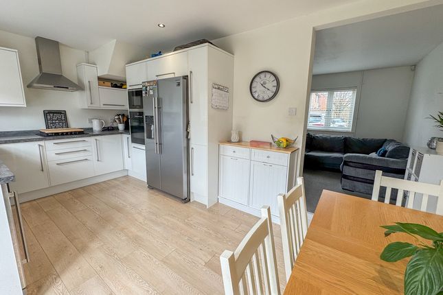 20, Doulton Way, Ashingdon photo 2