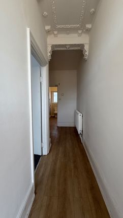 30, Dersingham Avenue, London photo 2