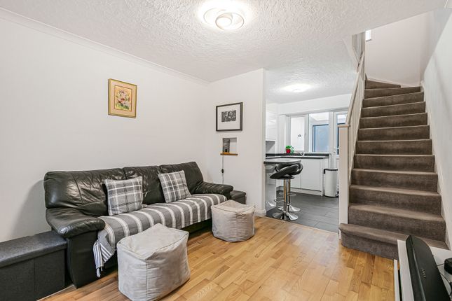 21, Derwent Road, Surrey photo 2