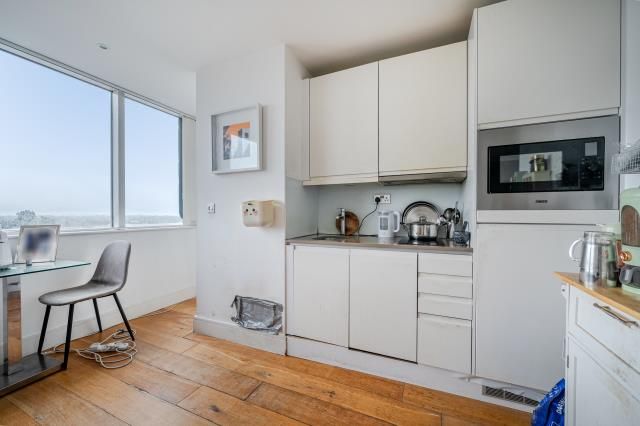 Flat 68 Skyline,, High Street, Slough photo 3
