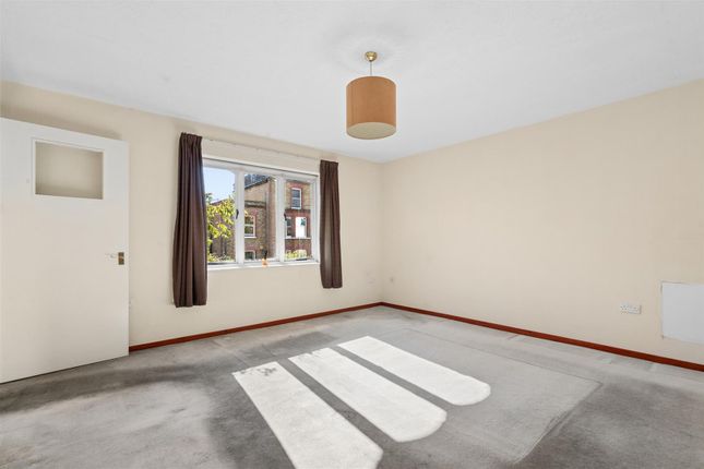 Griffiths Road, London photo 2