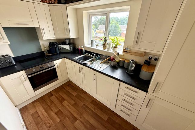 8, Glebe Court, Southampton photo 3