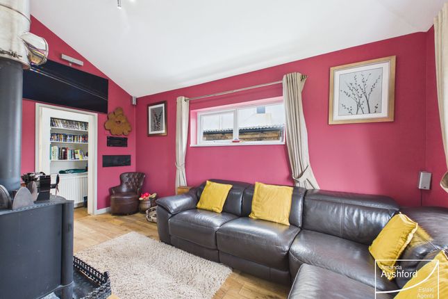 42 Pembroke Park, Paignton photo 3
